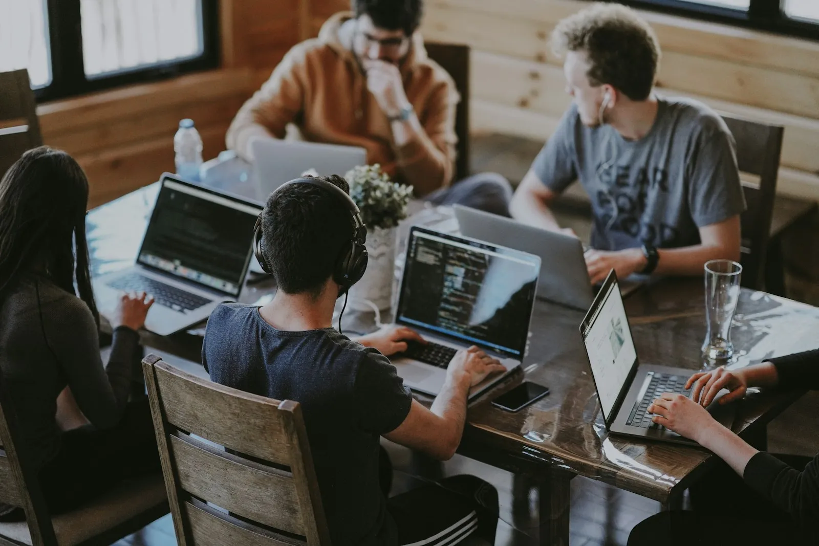 Zusammenarbeit im Team — MANWAR arbeitet direkt mit Kunden aus Essen und dem Ruhrgebiet